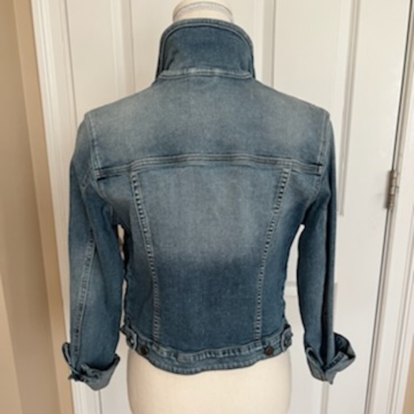 Guess Denim Jacket. Medium Faded Washed. - Picture 8 of 9